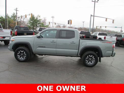 Used 2022 Toyota Tacoma TRD Off-Road image 9