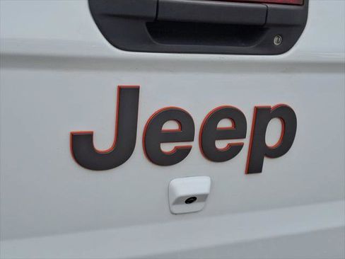 Certified 2022 Jeep Gladiator Mojave w/ Cold Weather Group image 16