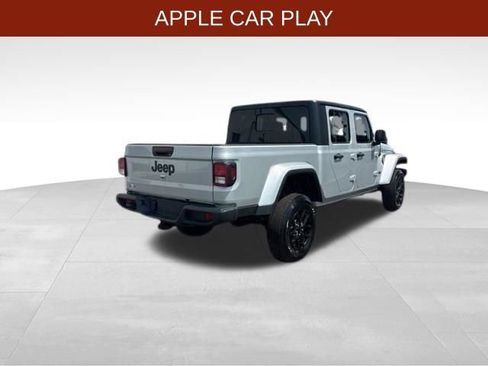 Used 2022 Jeep Gladiator Sport AWD/4WD image 7