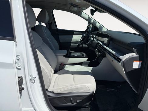 Certified 2025 Hyundai Tucson Limited AWD/4WD image 19