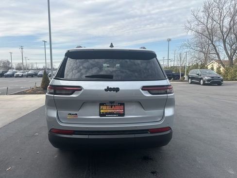 Used 2023 Jeep Grand Cherokee L Altitude image 9