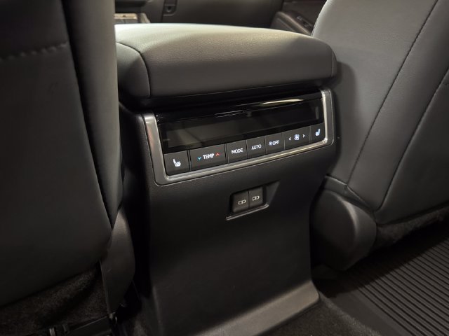 Used 2025 Lexus GX 550 w/ Accessory Package (2T) AWD/4WD image 22