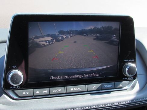 Used 2022 Nissan Rogue SV image 17