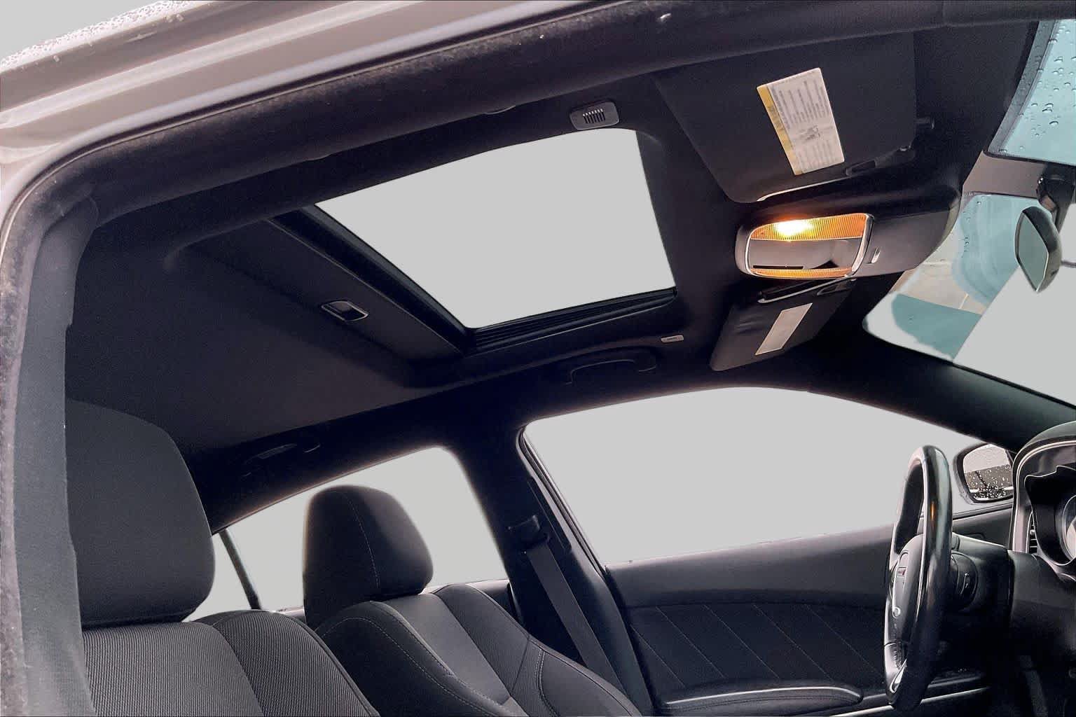 Used 2019 Dodge Charger SXT RWD image 13