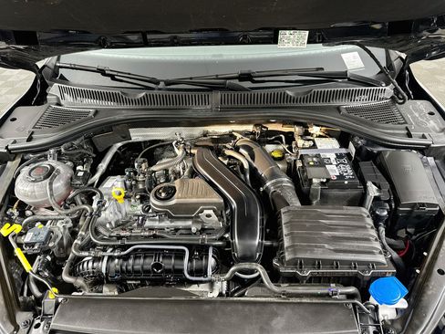 Used 2025 Volkswagen Jetta SE FWD image 34