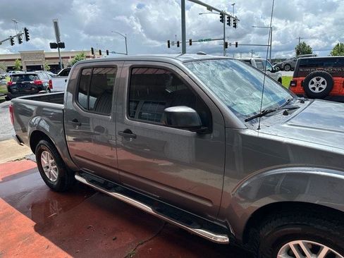 Used 2018 Nissan Frontier SV RWD image 3