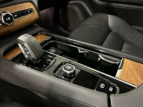 Used 2023 Volvo XC90 T8 Plus w/ Protection Package Premier AWD/4WD image 19