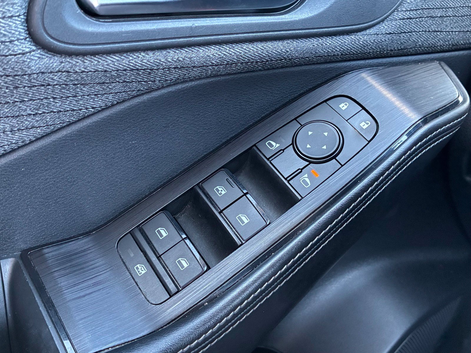 Used 2023 Nissan Rogue SV AWD/4WD image 13