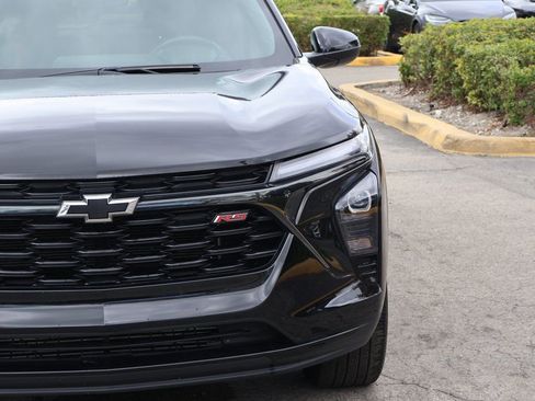 Used 2024 Chevrolet Trax RS w/ Sunroof Package FWD image 16