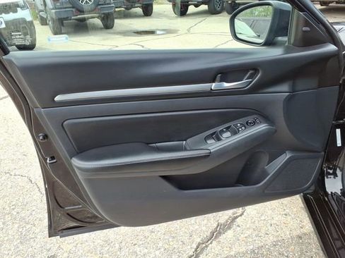 Used 2022 Nissan Altima 2.5 SV FWD image 15