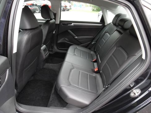 Used 2017 Volkswagen Passat 1.8T R-Line FWD image 18