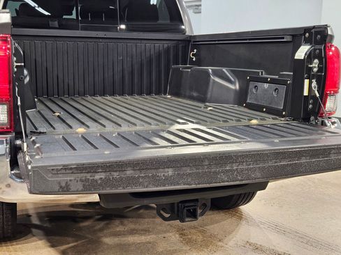 Used 2019 Toyota Tacoma SR5 image 18