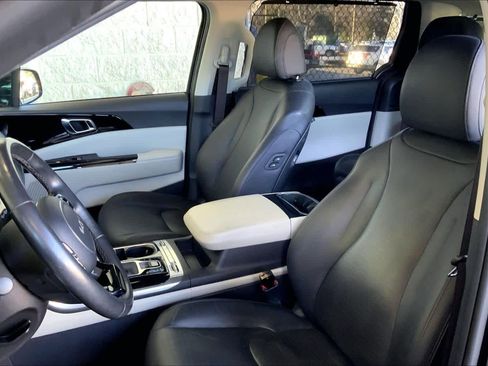 Used 2022 Kia Carnival SX Prestige image 7