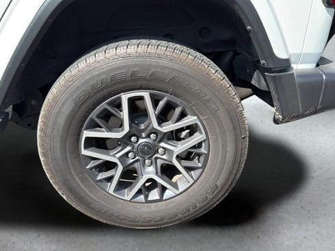 Used 2026 Jeep Wrangler Unlimited Sahara AWD/4WD image 15