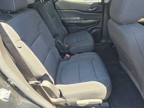 Used 2023 GMC Acadia SLE w/ Driver Convenience Package FWD image 16