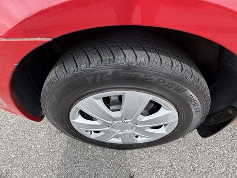Used 2011 Hyundai Accent GLS FWD image 16