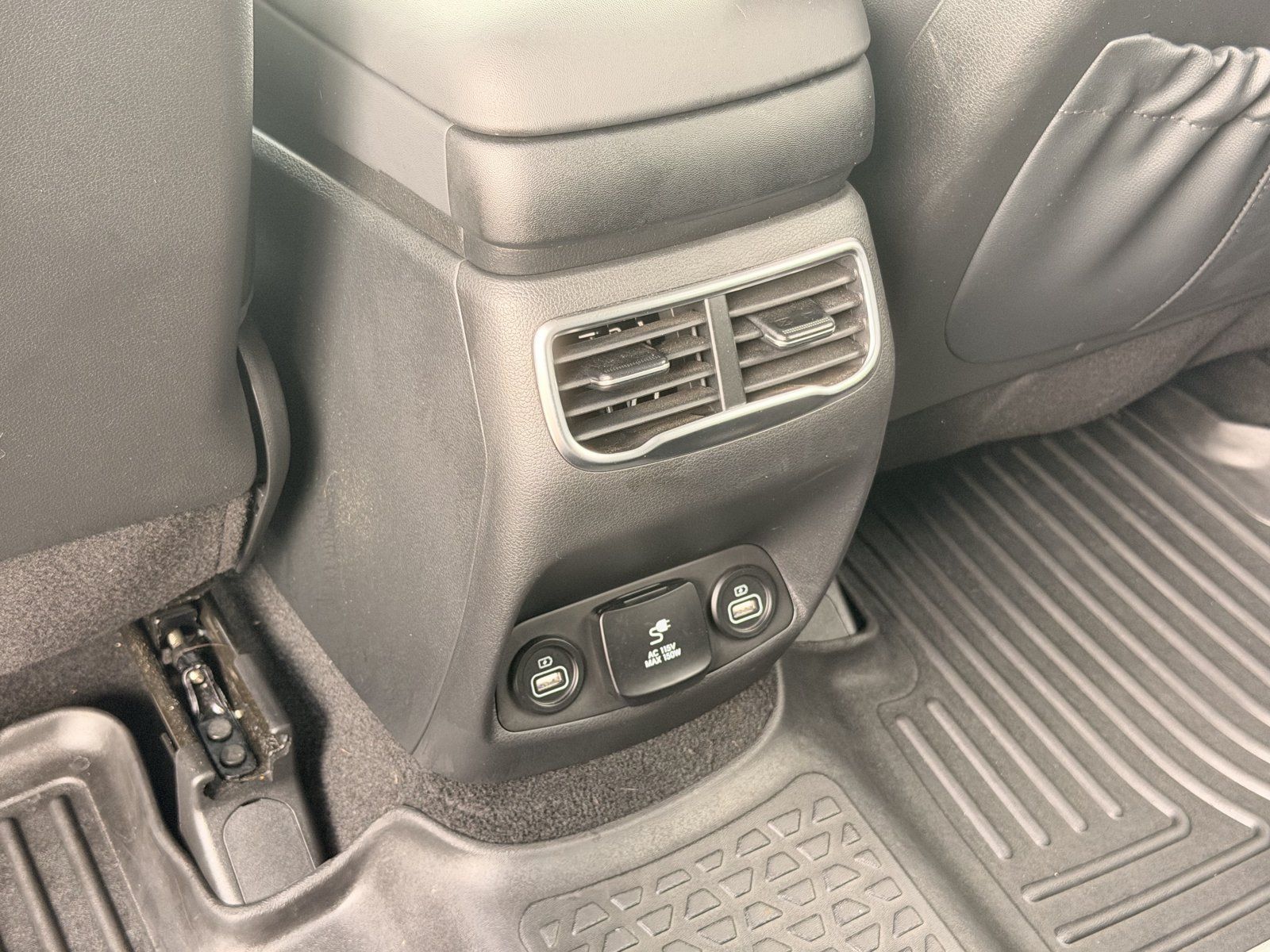 Used 2022 Hyundai Santa Fe Limited w/ Cargo Package FWD image 38
