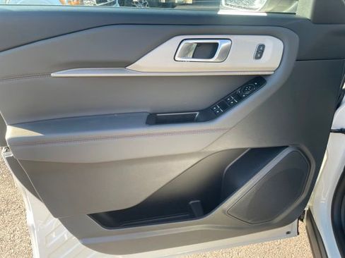 New 2026 Ford Explorer Active w/ Active Comfort Package image 10