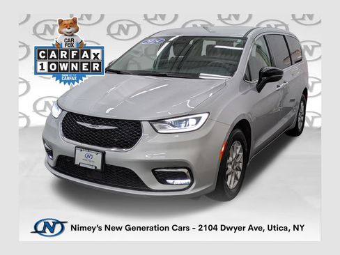 Used 2024 Chrysler Pacifica Touring-L FWD image 1