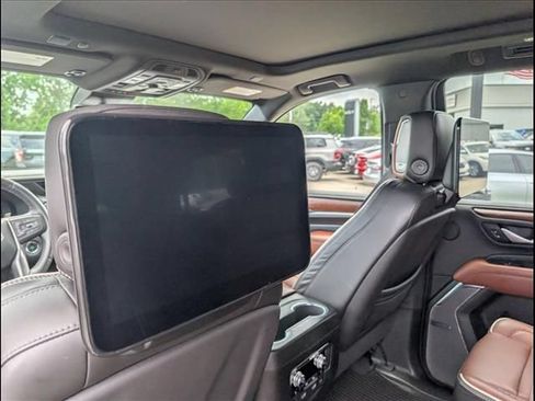 Used 2023 GMC Yukon Denali Ultimate AWD/4WD image 16