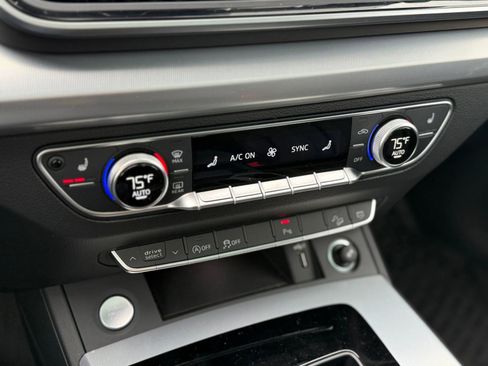 Certified 2025 Audi Q5 2.0T Premium w/ Convenience Plus Package image 19