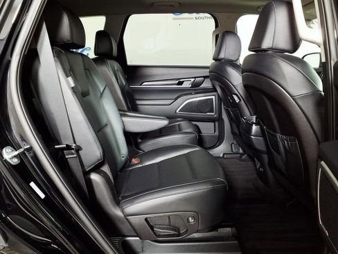 Used 2025 Kia Telluride S FWD image 11