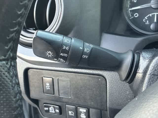 Used 2022 Toyota Tacoma TRD Off-Road AWD/4WD image 27