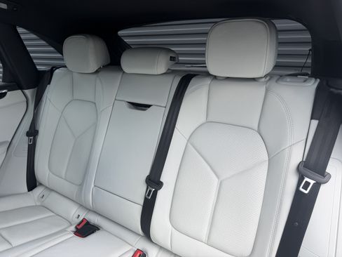 Certified 2024 Porsche Macan AWD/4WD image 14