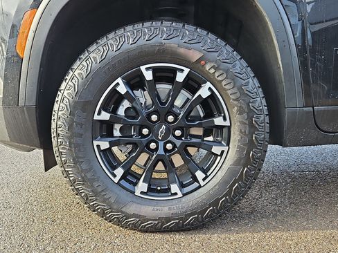 Used 2025 Chevrolet Traverse Z71 w/ Driver Confidence Package image 11