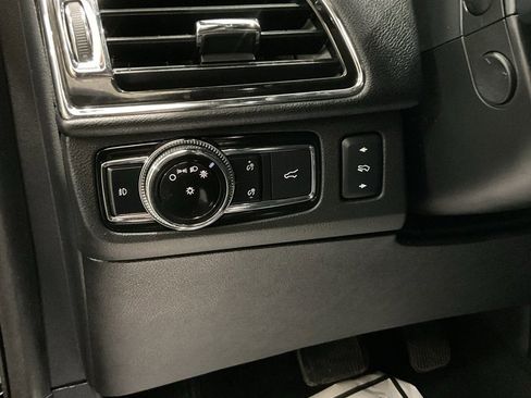 Used 2018 Lincoln Navigator Select image 8