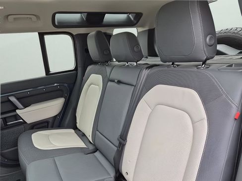 Used 2024 Land Rover Defender 110 X-Dynamic SE image 19