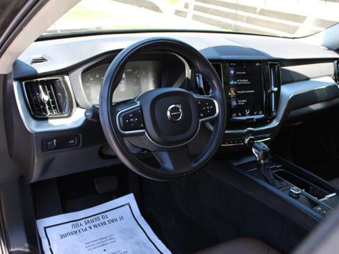 Used 2018 Volvo XC60 T5 Momentum w/ Vision Package AWD/4WD image 25