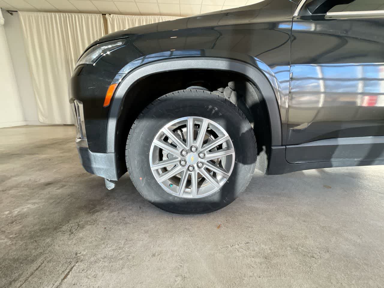 Used 2023 Chevrolet Traverse LT AWD/4WD image 10