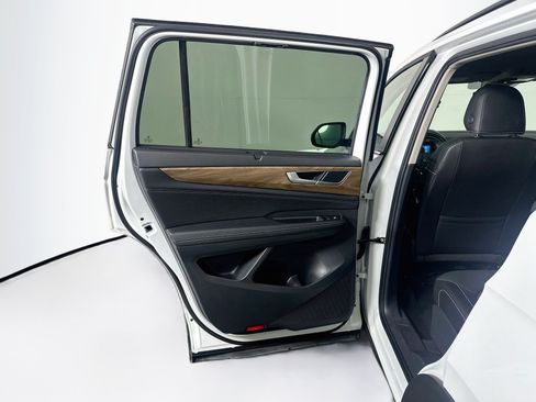 Used 2025 Volkswagen Atlas SE AWD/4WD image 25