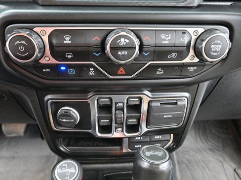 Used 2022 Jeep Wrangler Unlimited Sahara AWD/4WD image 24