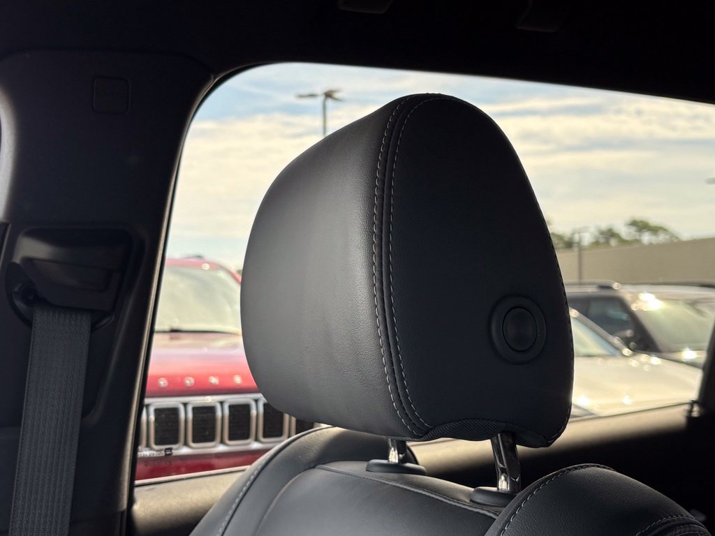 Used 2023 Buick Enclave Premium w/ Experience Buick Package FWD image 9