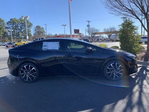 New 2025 Toyota Prius Plug-In Hybrid FWD image 9