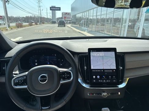 Used 2025 Volvo XC90 B6 Plus image 19