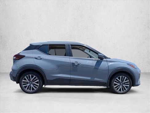 Used 2021 Nissan Kicks SV FWD image 4