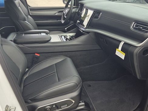 New 2026 Jeep Grand Wagoneer L 4WD w/ Premium Group I image 17