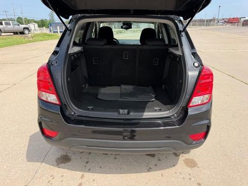 Used 2022 Chevrolet Trax LS w/ Tint and Cruise Package image 5