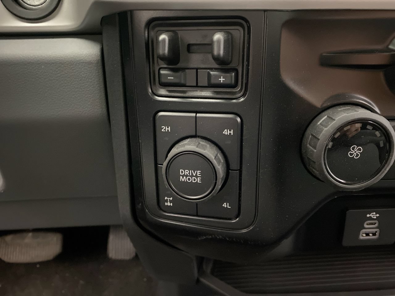New 2026 Ford F250 XLT w/ 360-Degree Camera Package AWD/4WD image 19
