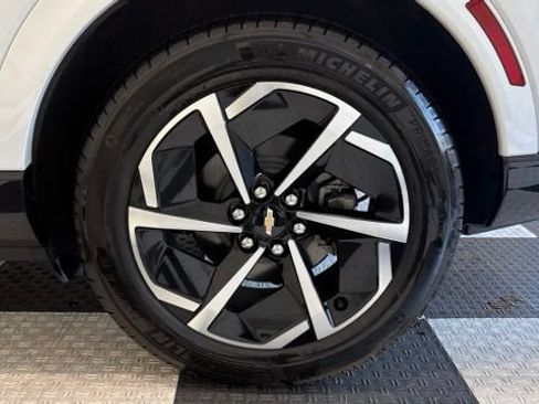 New 2025 Chevrolet Equinox EV LT FWD image 13