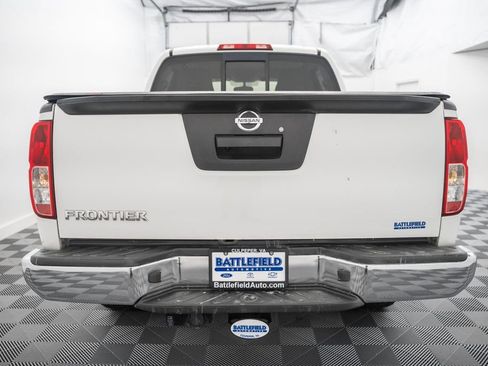 Used 2018 Nissan Frontier SV RWD image 7