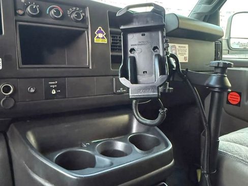 Used 2017 Chevrolet Express 2500 image 9