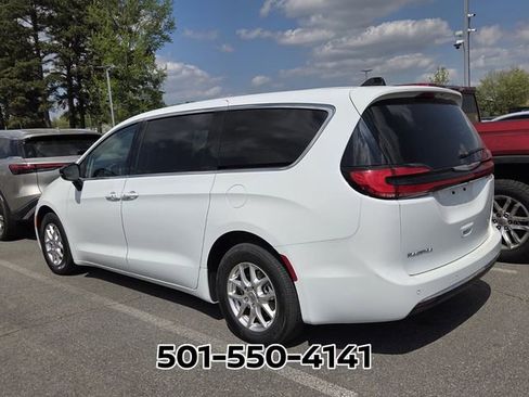 Used 2024 Chrysler Pacifica Touring-L image 3