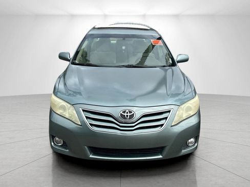 Used 2011 Toyota Camry XLE image 2