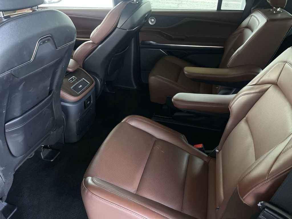 Used 2025 Lincoln Navigator Reserve AWD/4WD image 25