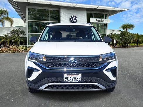 Used 2022 Volkswagen Taos S image 2