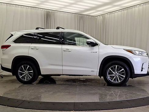 Certified 2018 Toyota Highlander XLE AWD/4WD image 6